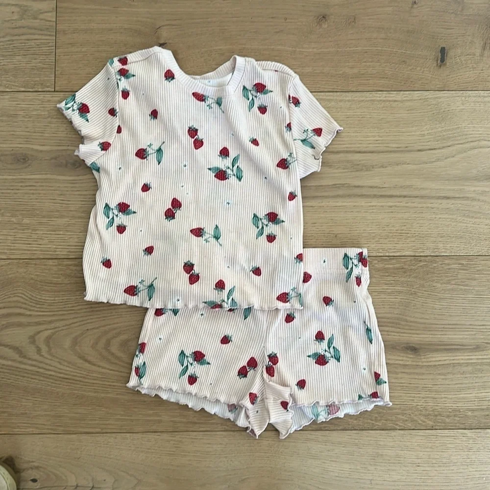 Old navy strawberry pajamas girls 6/7
